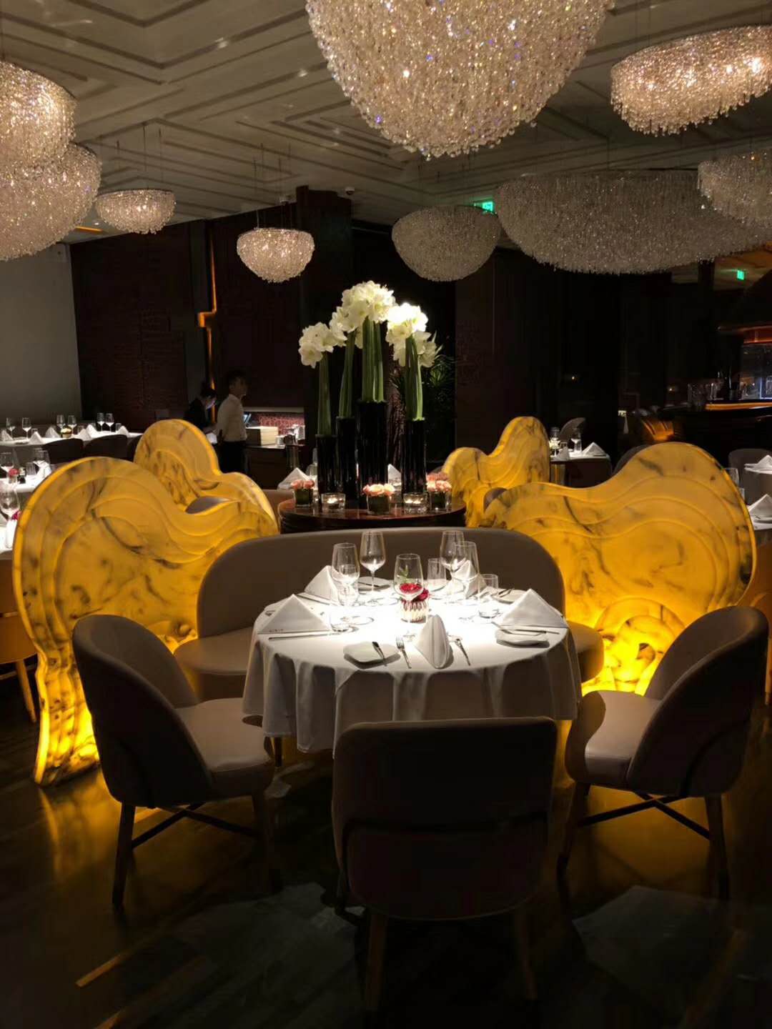 餐廳大型“水晶工程燈”定制案例